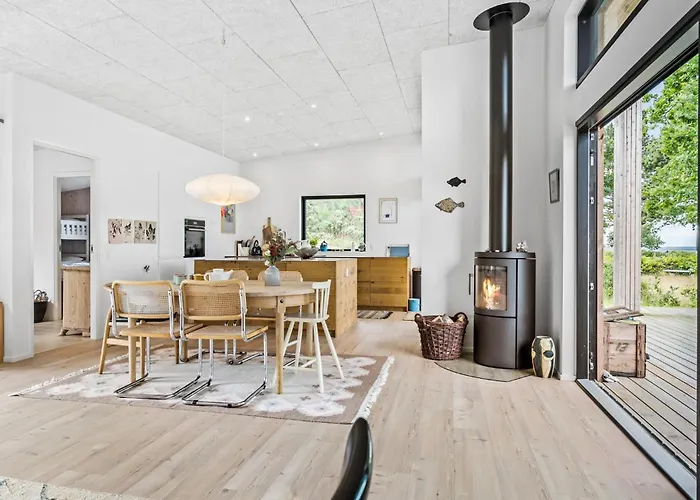 3 Bedroom Pet Friendly In Glesborg